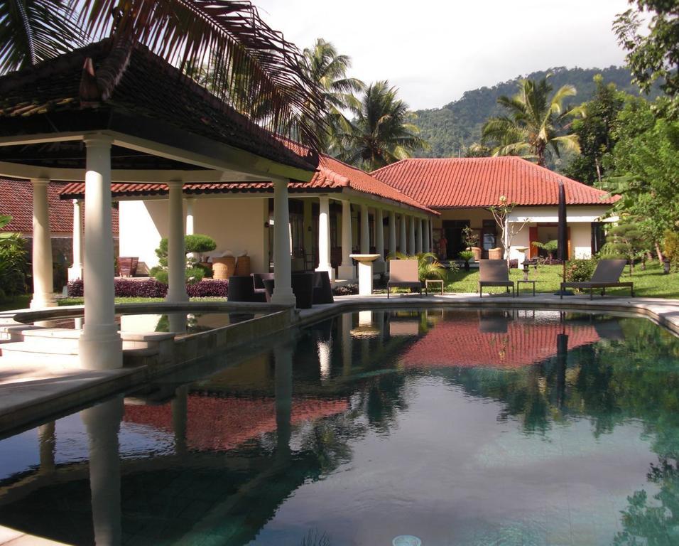 Villa Bugis Kalibaru Exterior photo